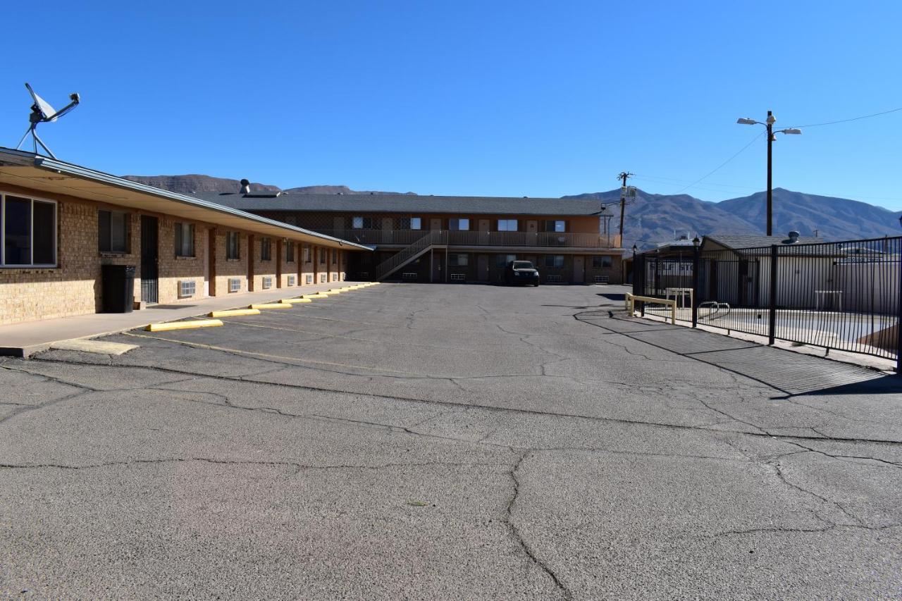 Satellite Inn Alamogordo Exterior photo